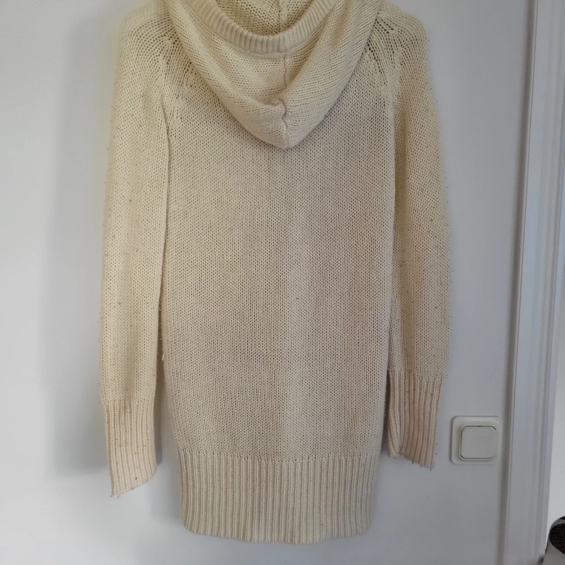 Lång stickad kofta med luva - 90