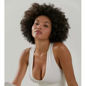 Urban outfitters  - Säljer denna super fina toppen, tyvärr för stor för mig och kommer aldirg till användning🤍