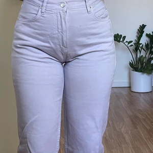 Jeans - Raka ljuslila jeans från nakd i storlek 38. Knappt använda, därav väldigt bra skick! Köparen står för frakten ❤️