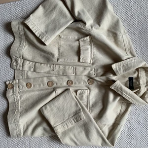 Jättefin beige ”jeans” jacka - Bra skick men den passar inte mig längre