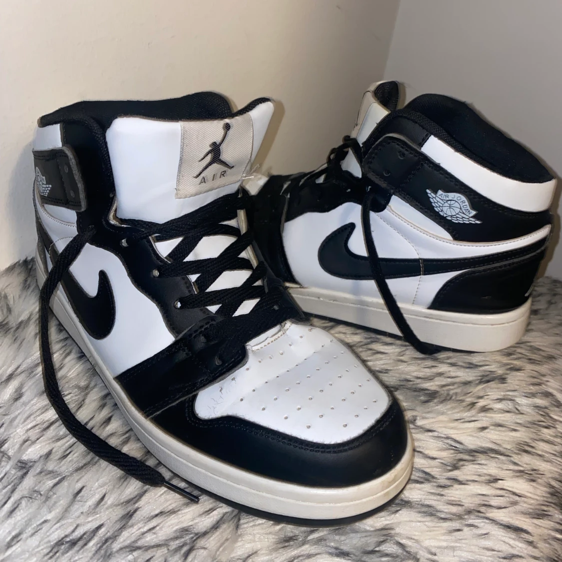 Nike Jordan’s 1 mid  - 90