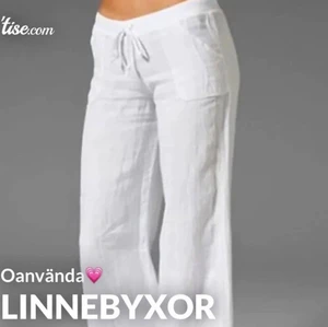 Vita oanvända linnebyxor - Intressekoll på mina vita linnebyxor som är helt nya (köpta från någon på Tise) dock hade hon inte heller använt byxorna. Första och andra bilden är lånad. de är pågränsen till för korta. 
