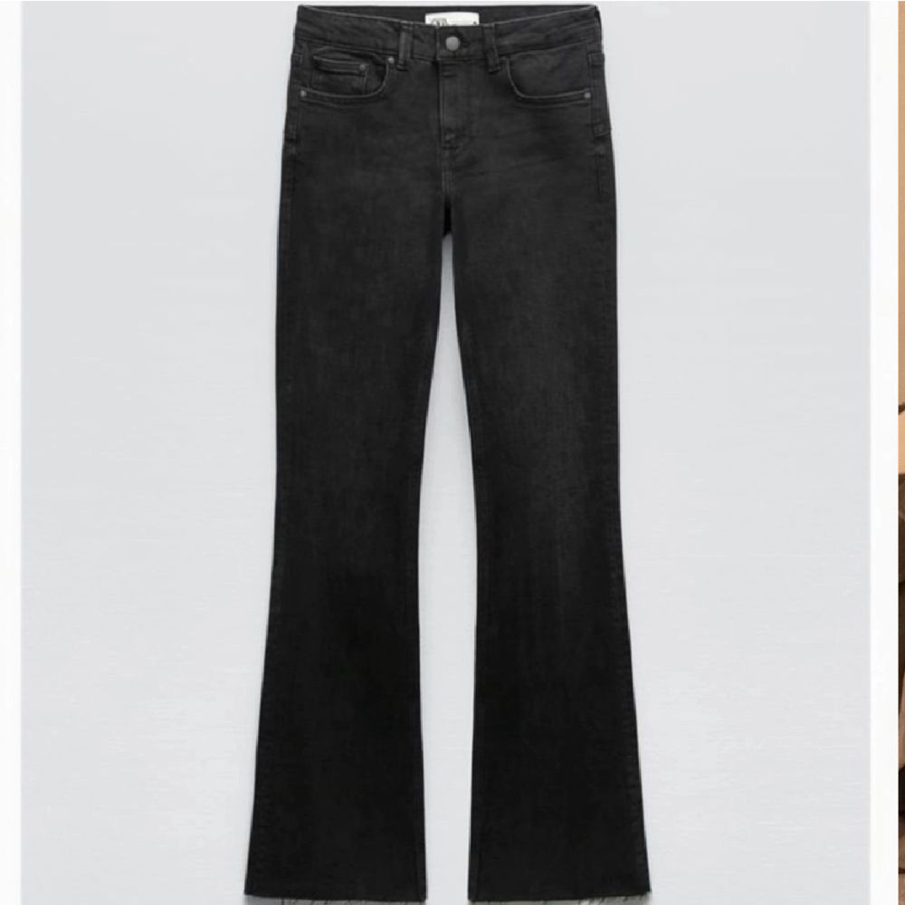 Dessa zara jeans har jag använt 1 gång då jag i princip har ett par likadana❤️. Jeans & Byxor.