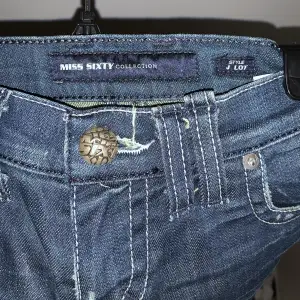 Low Waist jeans i storlek xs