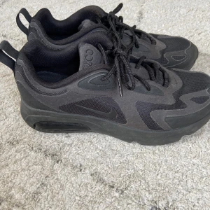 Nike air Max skor - Nike skor i bra skick. Använda fåtalgånger.