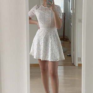 studentklänning - superfin studentklänning köpt från bubbleroom. passar 36/38