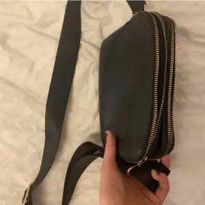 läder shoulder bag knappt använd