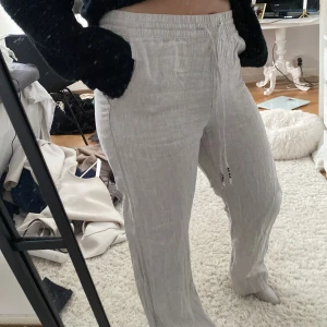 Esprit linnebyxor  - säljer mina fina linnebyxor i äkta linne från esprit då jag inte använder dom längre, väldigt bra skick, pris kan diskuteras❤️