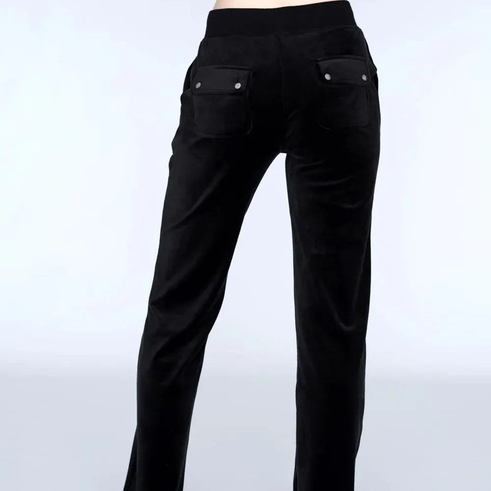 Säljer dessa juicy couture classic velour del ray pant🖤Nyskick!. Jeans & Byxor.