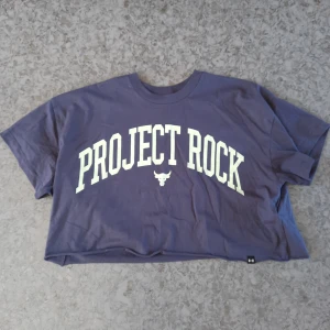 Träningstopp stl M - Oanvänd träningstopp stl M. Projekt rock.