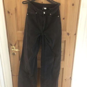 Jeans - Svarta jeans jag har sytt om till lågmidjade