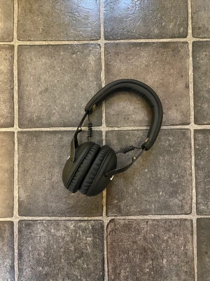 Marshall Monitor bluetooth - Marshall hörlurar i bra skick. Medföljer inget. Allt funkar. 