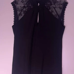  blus med spets  - Blus med spets detaljer aldrig andvänd