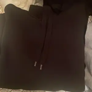 svart hoodie med ficka, från new yorker strl: s 