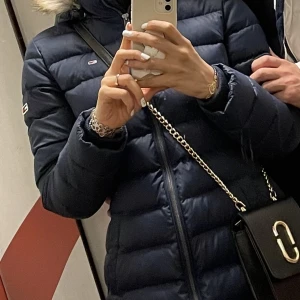 Tommy Jacka Dam - Jacka Tommy jeans M storlek dam med fint skick