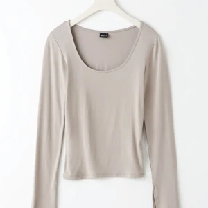 långärmad tröja - rätt så nyköpt och inte kommit till användning så mycket ❤️