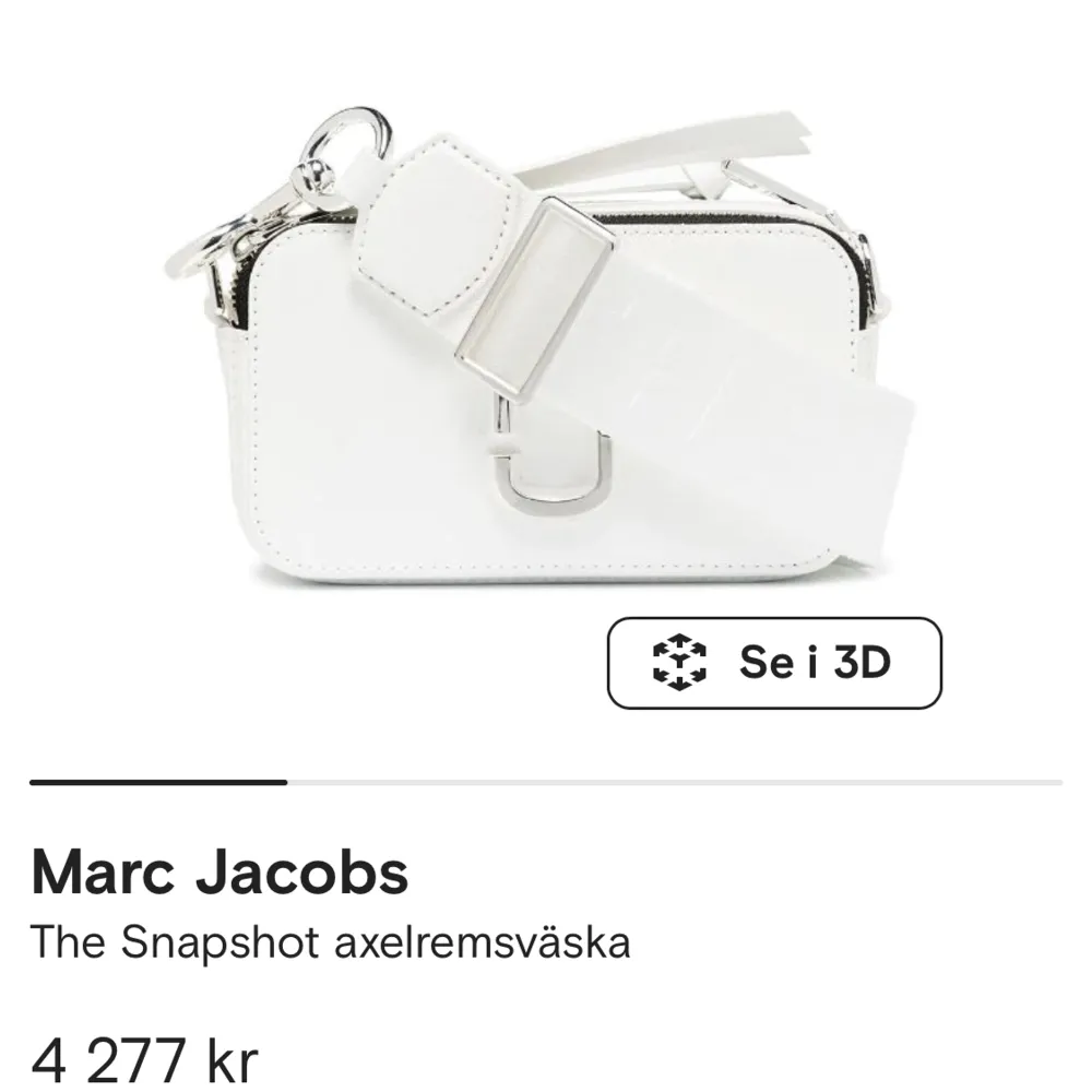 Hej, säljer denna jätte fina Marc jacobs väskan i färgen vit, har haft väskan i några månader, finns några små repor och lite rost men det är inget man lägger märke till. Köpt för ca 4500kr och jag säljer den för 2500kr (pris kan diskuteras). Väskor.