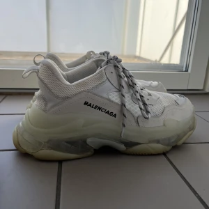 Balenciaga triple s - Storlek 39 , använda fåtal gånger så gott skick. 