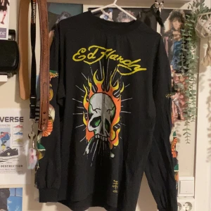 Ed hardy tröja -  Helt ny Edhardy tröja, använd typ 2 ggr. Strl S men oversize så skulle säga L 