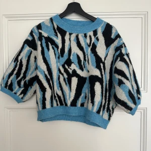 Mönstrad tröja från Zara - Strl S från Zara, använd ca 2 ggr. 