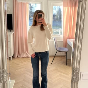 Vit/beige stickad tröja  - Super fin vit/beige stickad tröja primark, superfin till våren!💓💓