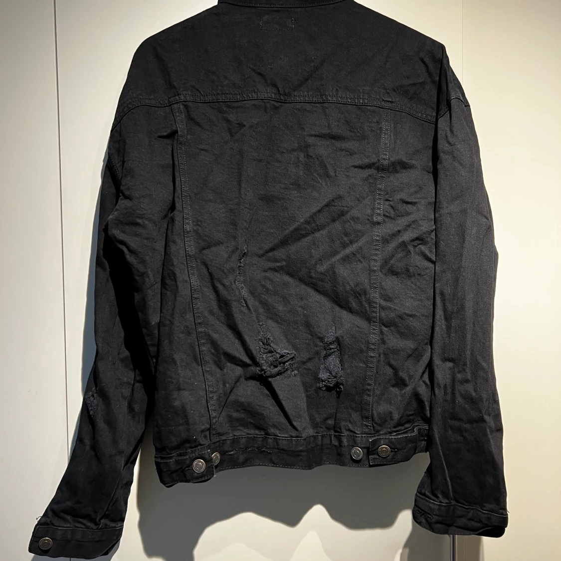 Jeans jacka med slitningar - 90