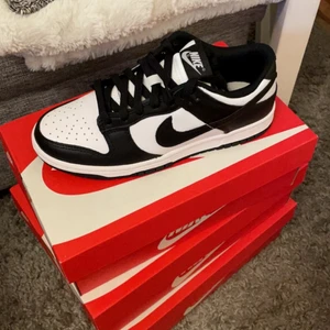 Dunk low panda  - Säljer dessa dunk low panda i storlekar 38.5 x2 samt 38 (SÅLD)