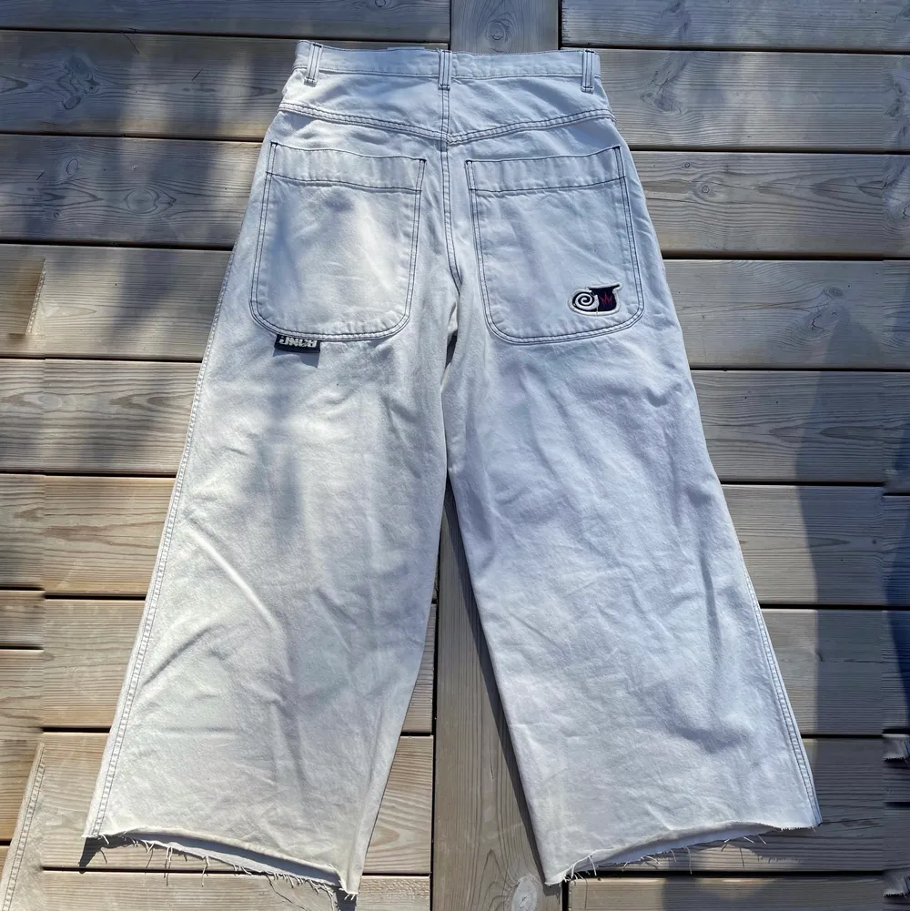 coola vita jnco jeans som är perfekta för sommaren 😇. Jeans & Byxor.