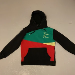 Raw Blue Hoodie, S - Blockfärgad hoodie, på lappen är storleken Large men passformen är Small.  