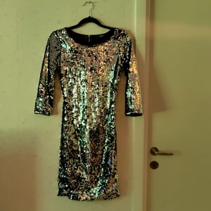 Klänning - Glittriga paljett klänning  Vintage 