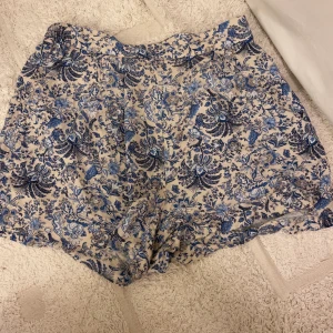 Shorts  - Shorts från Hm, säljer pågrund av att dom aldrig används 