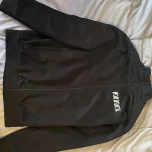 Hoodrich kofta  - En hoodrich kofta i väldigt bra skick. Bara använt den två gånger 