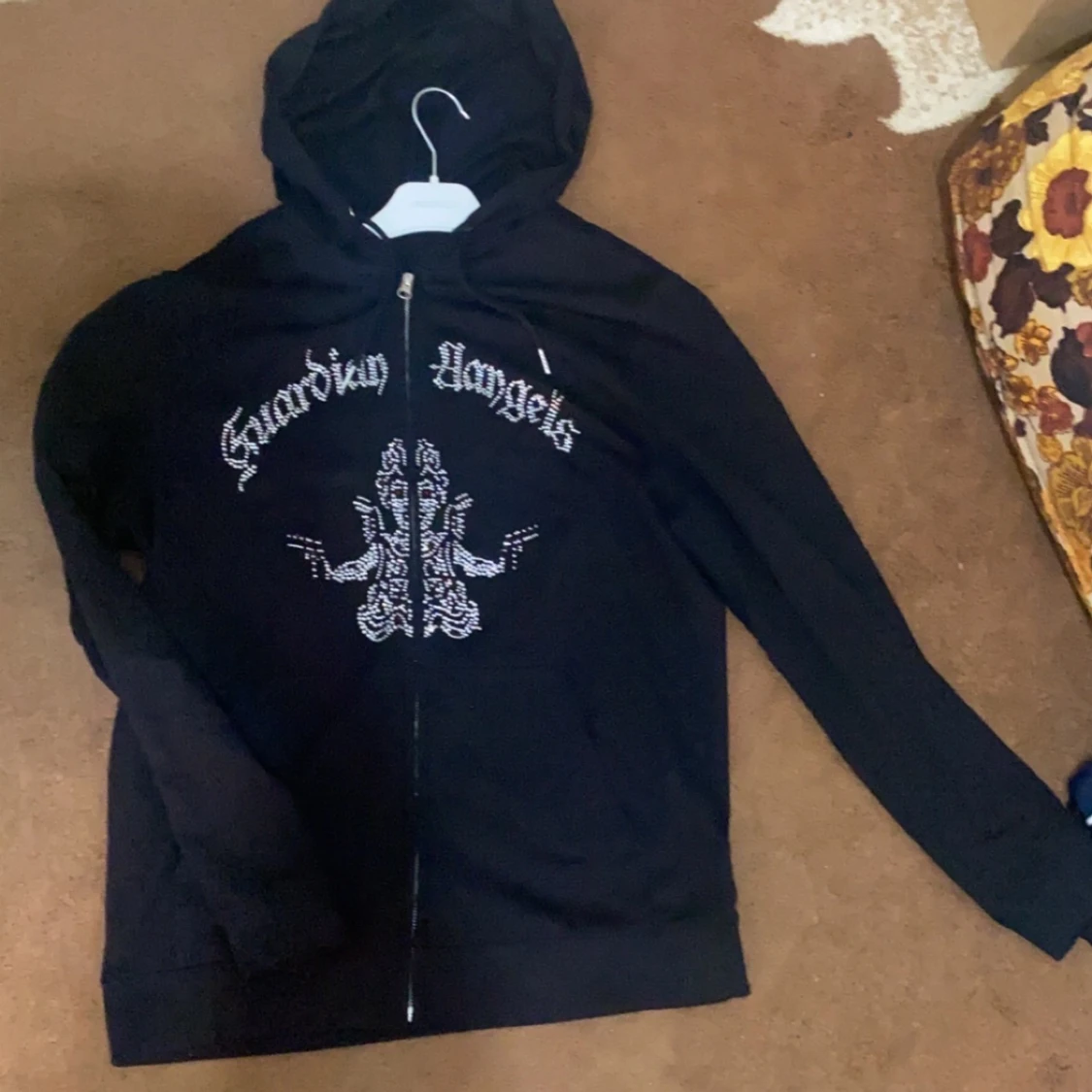 Använder knappt, rensar garderoben  - 90