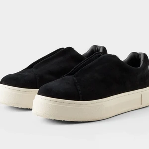 Eytys - Säljer mina svarta eutys i storlek 38. Väldigt använda men tvättas innan jag skickar dem. Skriv för egna bilder på dem