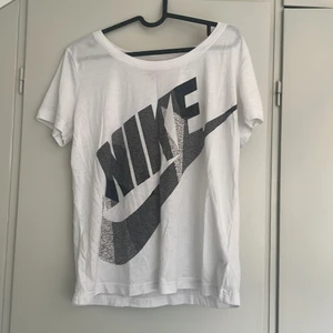 Nike strl S - Köpt för några år sen i Nike butik. Bra skick. Kan mötas upp i Stockholm 🌸