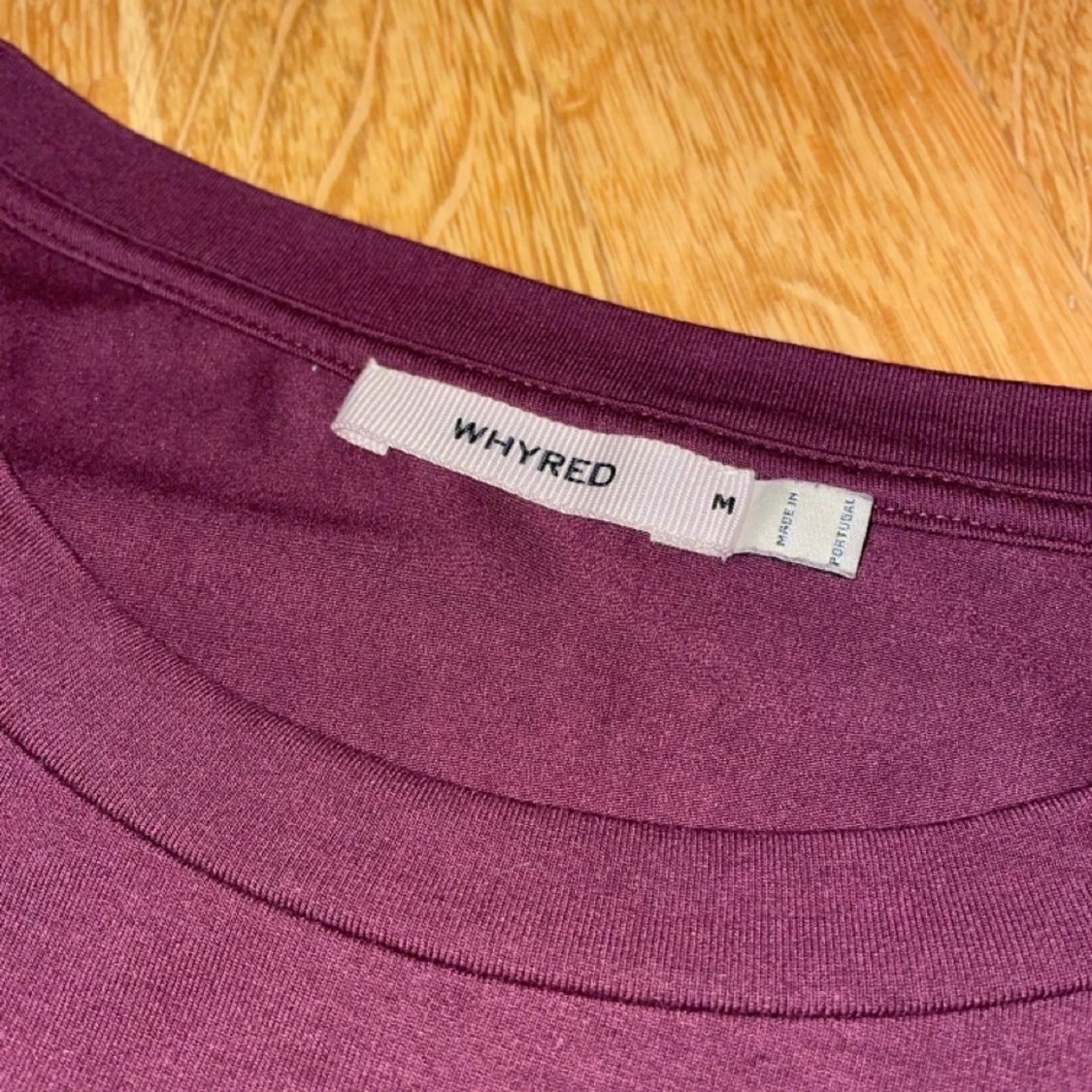 Whyred, vinröd T-shirt, M - 90