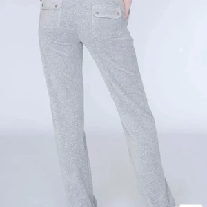 juicy couture strlk M - jag säljer mina juicy byxor då den inte kommer till användning och jag behöver en mindre storlek  dom är i storlek M. 