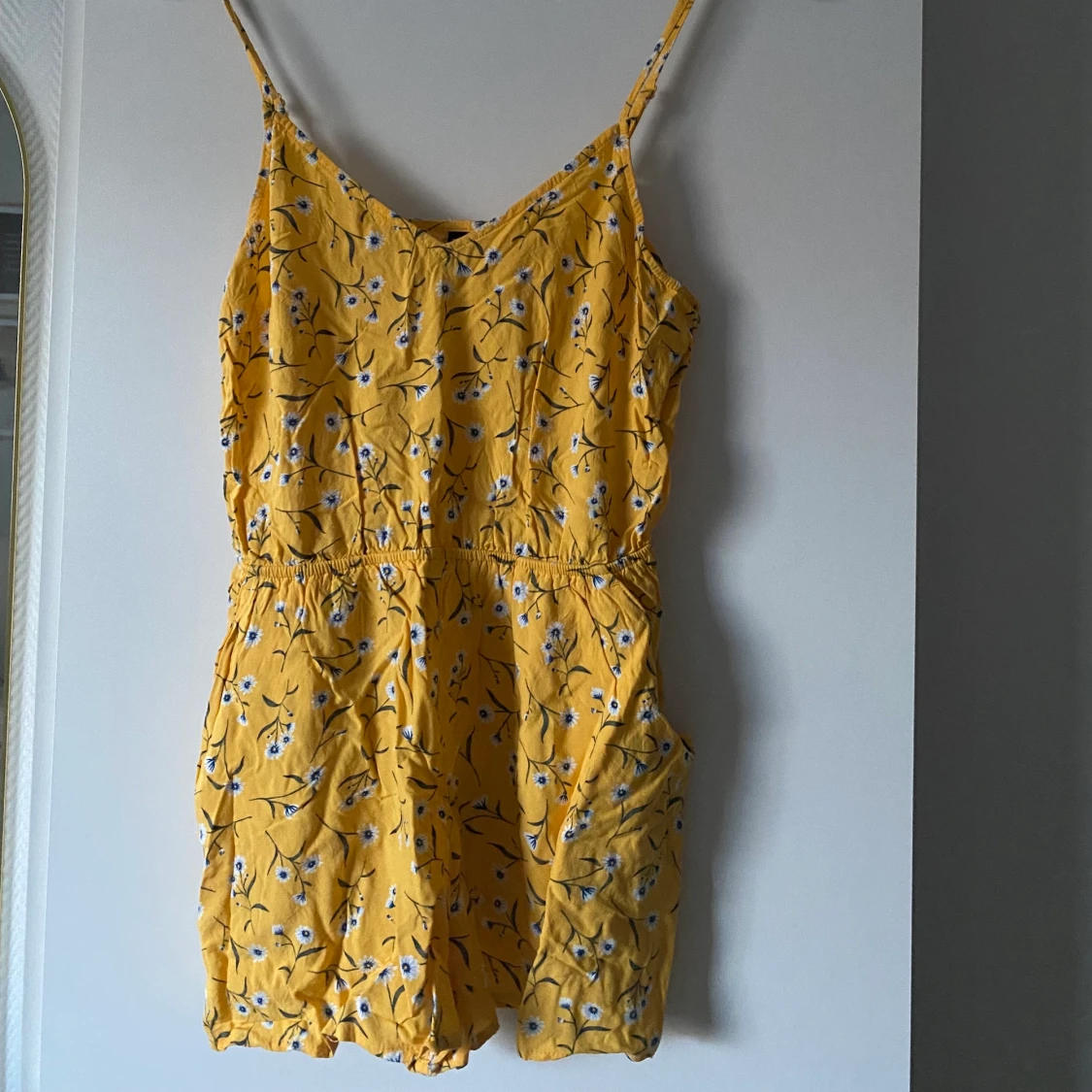 Jumpsuit från H&M Strl US 6  - 90