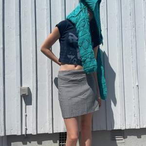 Jättecool och snygg kort kjol från Gina Tricot  Kedjan där bak strular lite men går att lösa med en säkerhetsnål! 