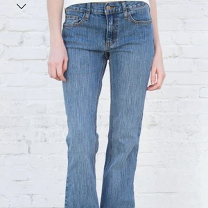 Byta - Hej jag skulle vilja byta mina brielle 90s jeans i bootcut modellen mot de i den raka modellen i strl M. Jag vill byta då mina tyvärr är lite försmå på mig. Kan tänka mig sälja för rimligt pris. KLICKA INTE PÅ KÖP DIREKT