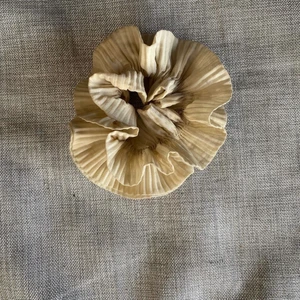 Hårband  - Detta hårband tvättas innan man får den hem levererad 