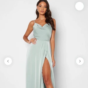 Bal klänning - Säljer mina superfina bal klänning som bara är använd en gång, jättefin färg. Nypris är 1100kr köparen står för frakten 