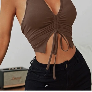 Topp Shein - Säljer denna topp pågrund av att den är för lite för mig. Den sitter lite mer som en S! Pris 30 kr + 66 kr frakt