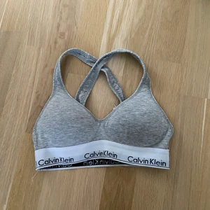 Calvin Klein bh  - Säljer min Calvin Klein bh för att den nu blivit för liten. Skriv bv för mer bilder💕 120kr plus frakt!