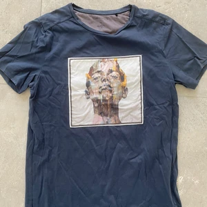 Limitato  - T-shirt köpt från Limitatos hemsida. 