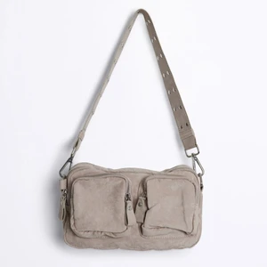 Gina tricot beige Connie väska - Nypris 350kr. Köparen står för frakt💞