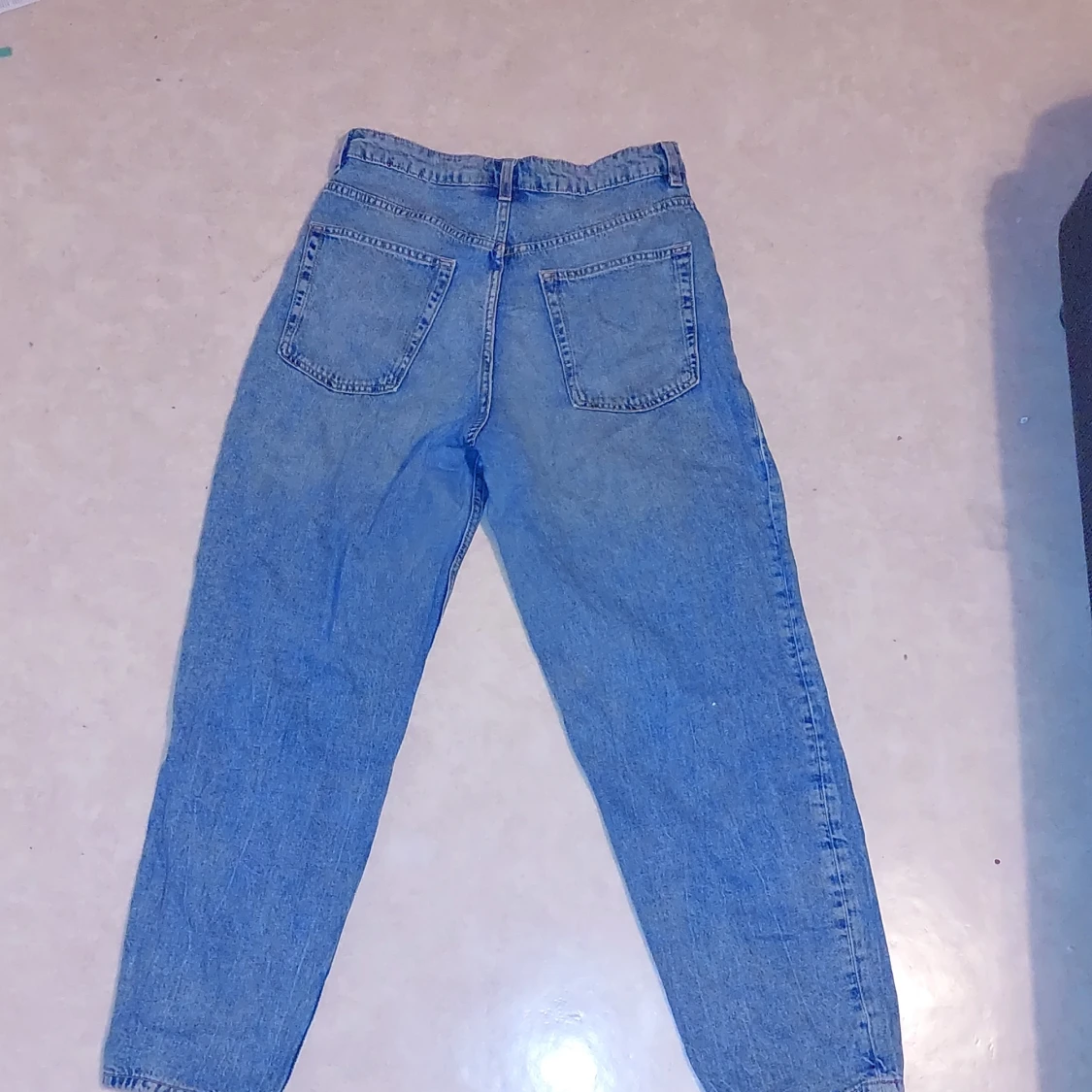Mom jeans storlek M - 90