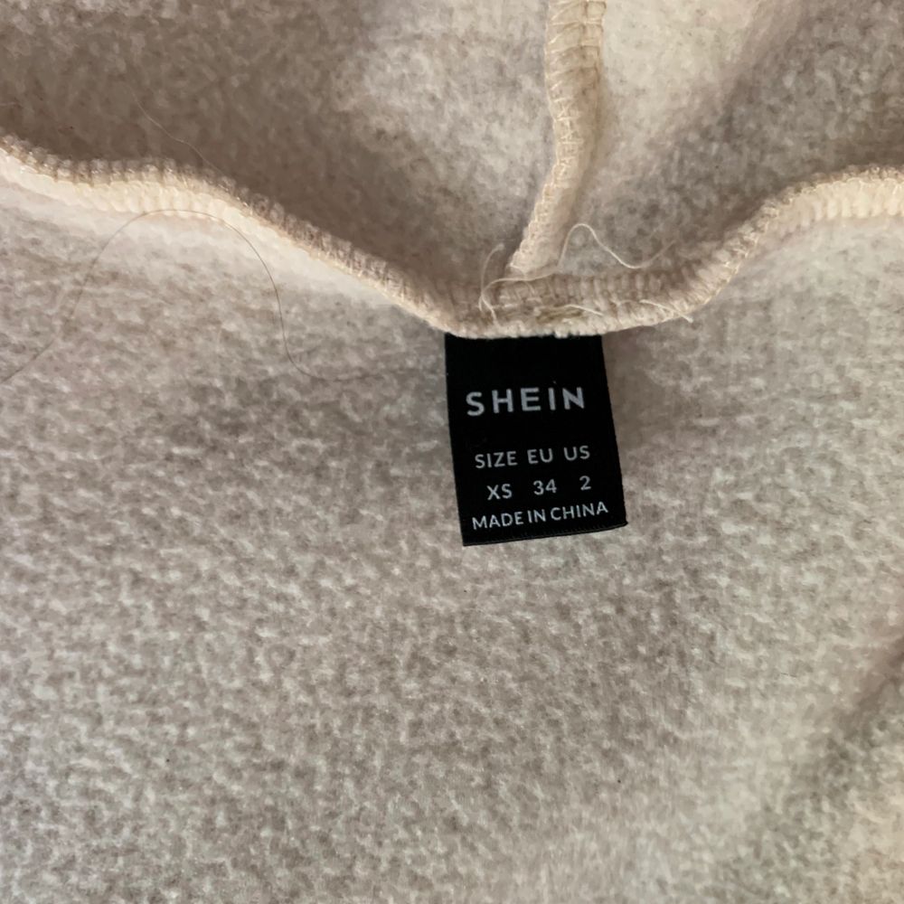 Väldigt varm och skön hoodie från Shein . Huvtröjor & Träningströjor.