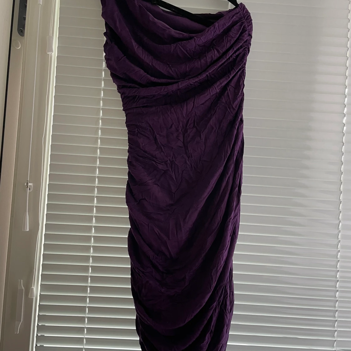 Tajt tubklänning i storlek S - 90