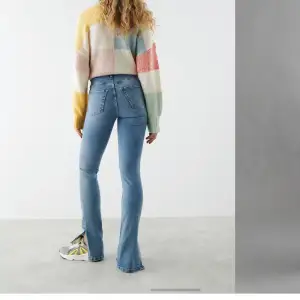 Jeans med slits från gina tricot, använt ca 3-4 gånger. Frakt tillkommer ❤️